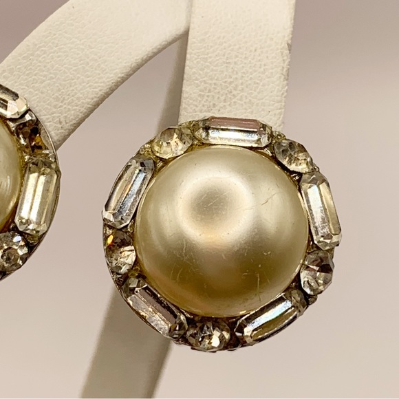 Coro vintage baguette rhinestone pearl round button dome sparkling earrings - Picture 6 of 15